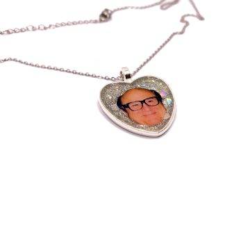 collar con Danny DeVito