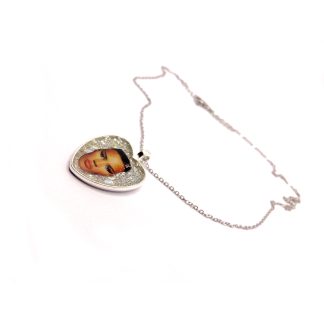 Collar con Grace Jones