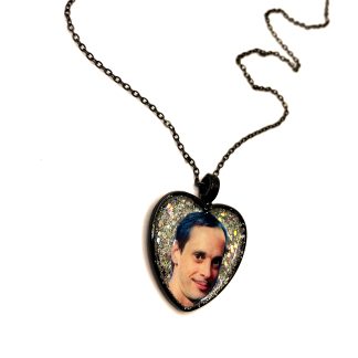 Collar hecho a mano de John Waters