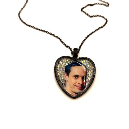 Collar hecho a mano de John Waters